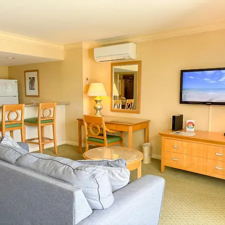 Ilikai Apt 308 - Spacious Studio With Stunning Ocean & Harbor Views